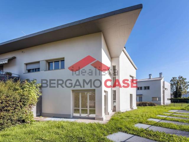 Villetta bifamiliare in vendita di 170 m² in Via Giacomo Puccini