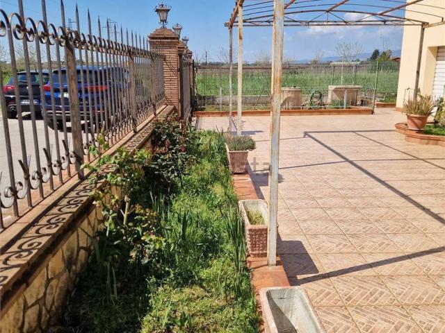 Villetta bifamiliare in vendita di 170 m² in Via Giada, 32