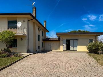 Villetta bifamiliare in vendita di 170 m² in Via Malcana