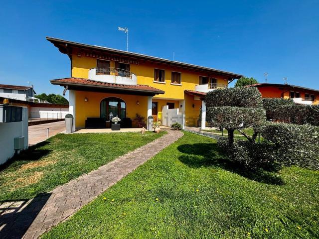 Villetta bifamiliare in vendita di 170 m² in Via Molino
