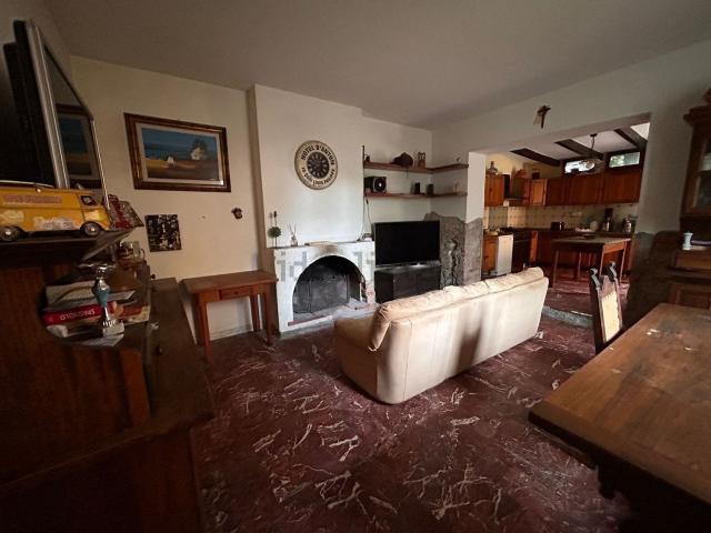 Villetta bifamiliare in vendita di 170 m² in Via Mordure