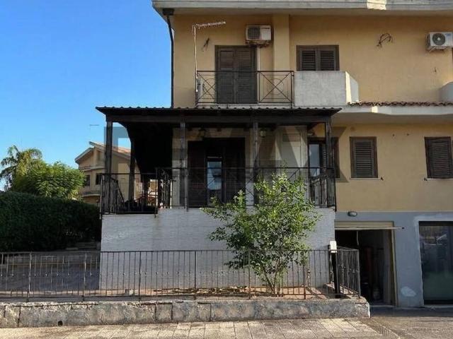 Villetta bifamiliare in vendita di 170 m² in Via Natale Bonajuto, 4
