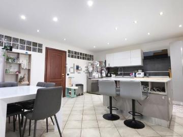 Villetta bifamiliare in vendita di 170 m² in Via Navigliano, 23