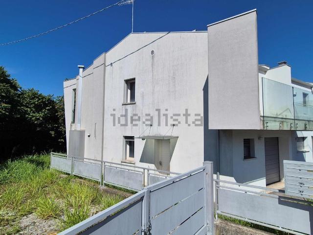 Villetta bifamiliare in vendita di 170 m² in Via Nazionale