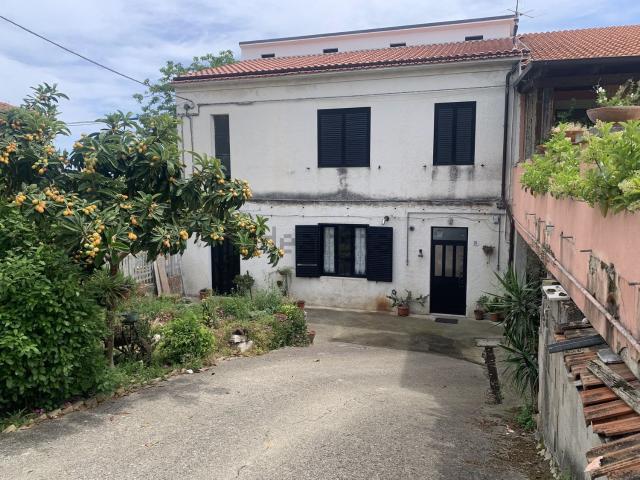 Villetta bifamiliare in vendita di 170 m² in Via Piana, 25