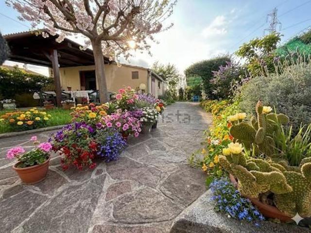 Villetta bifamiliare in vendita di 170 m² in Via Piastroni
