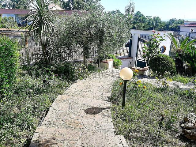 Villetta bifamiliare in vendita di 170 m² in Via Pomigliano