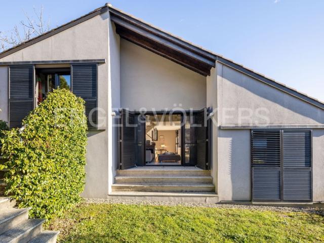 Villetta bifamiliare in vendita di 170 m² in Via Pordoi, 8