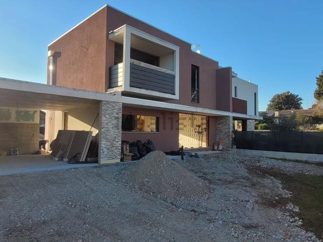 Villetta bifamiliare in vendita di 170 m² in Via Plaino