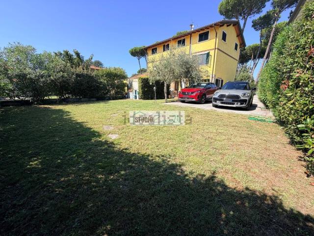 Villetta bifamiliare in vendita di 170 m² in Via Quarto