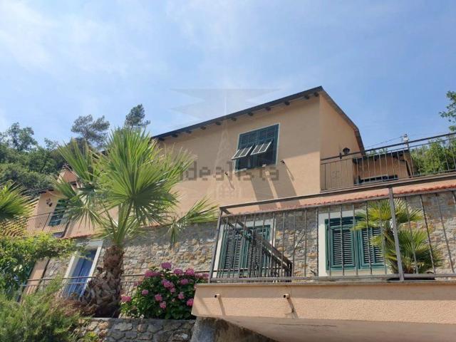 Villetta bifamiliare in vendita di 170 m² in Via Roma, 3