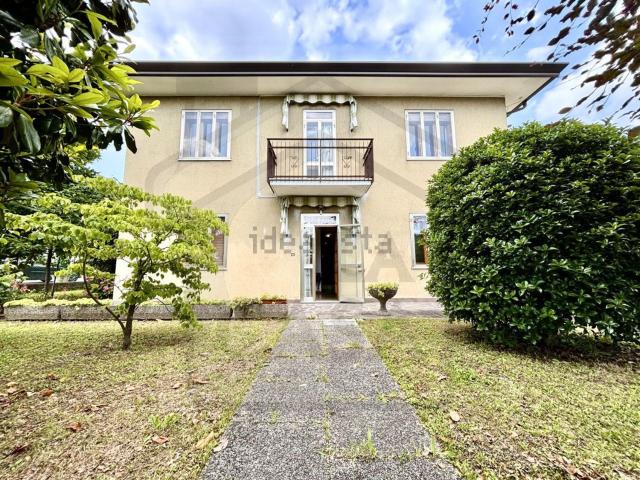 Villetta bifamiliare in vendita di 170 m² in Via Roma