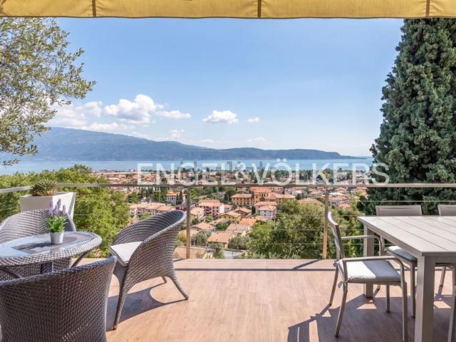 Villetta bifamiliare in vendita di 170 m² in Via San Ambrogio