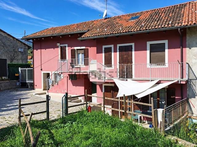 Villetta bifamiliare in vendita di 170 m² in Via San Gillio, 32