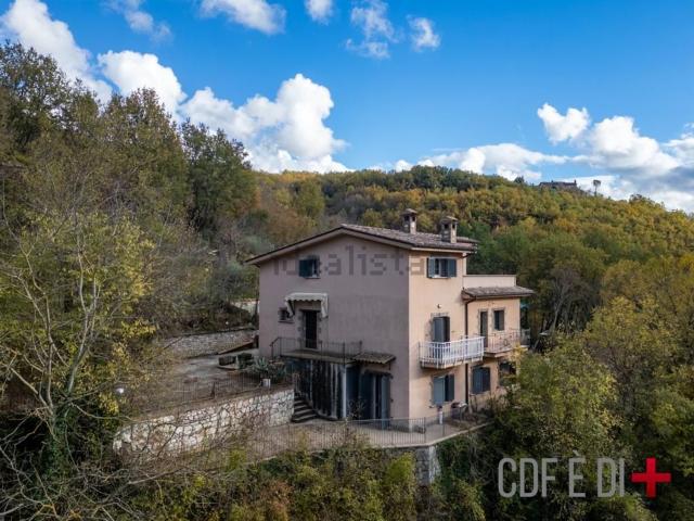 Villetta bifamiliare in vendita di 170 m² in Via San Susanna