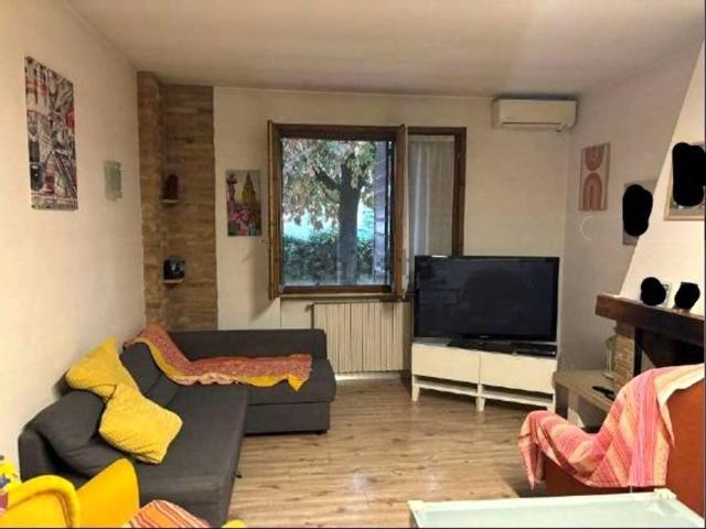 Villetta bifamiliare in vendita di 170 m² in Via Sordello, 2