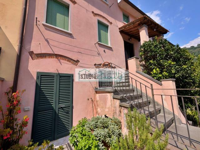 Villetta bifamiliare in vendita di 170 m² in Via Strettoia