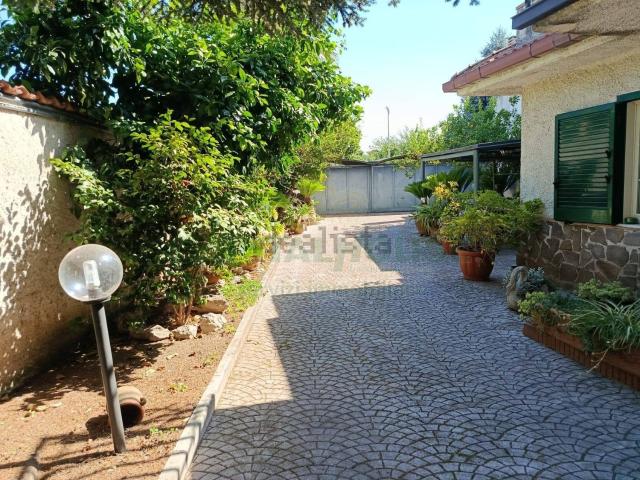 Villetta bifamiliare in vendita di 170 m² in Viale Antonio Gramsci