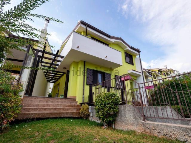 Villetta bifamiliare in vendita di 170 m² in Viale Barlaam da Seminara