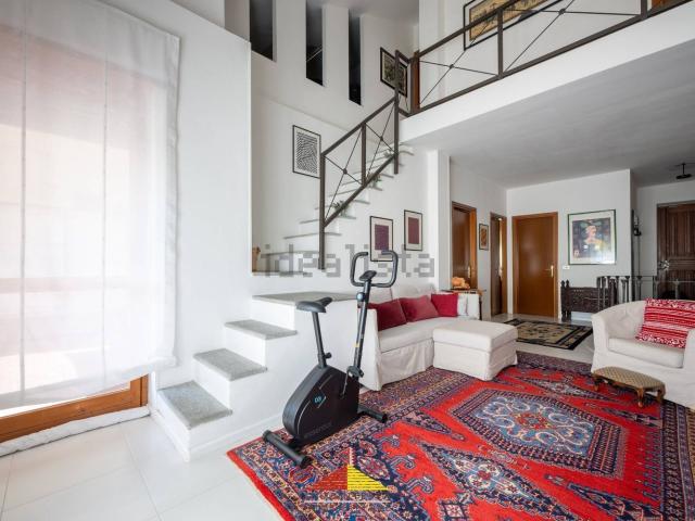 Villetta bifamiliare in vendita di 171 m² in Via Creusa