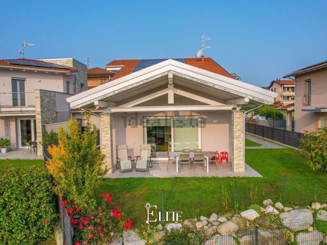 Villetta bifamiliare in vendita di 171 m² in Via Giovanni XXIII