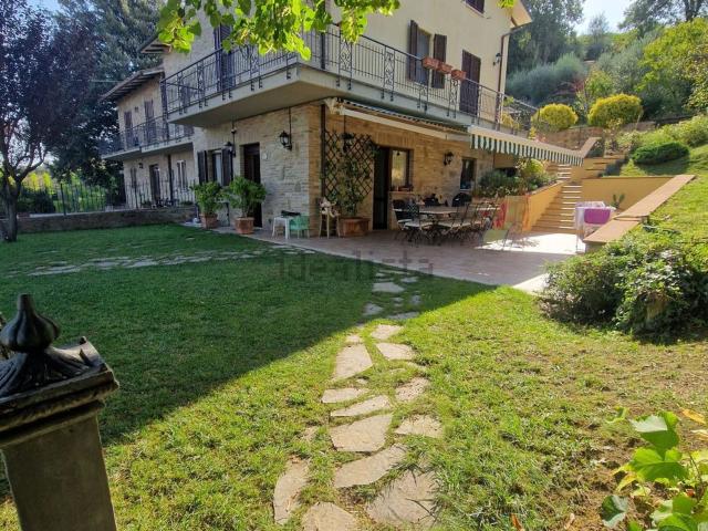 Villetta bifamiliare in vendita di 171 m² in Via Montesanto, 28