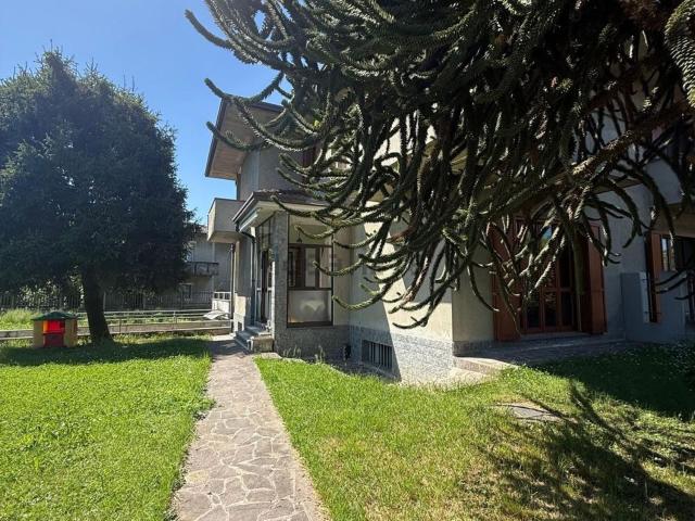 Villetta bifamiliare in vendita di 171 m² in Via Pordenone, 21