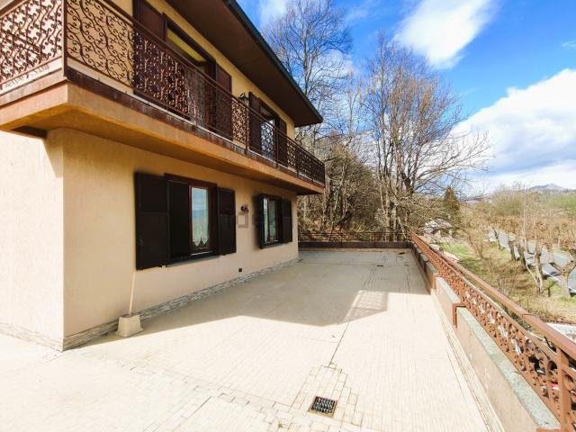 Villetta bifamiliare in vendita di 171 m² in Viale campione d&apos italia, 42