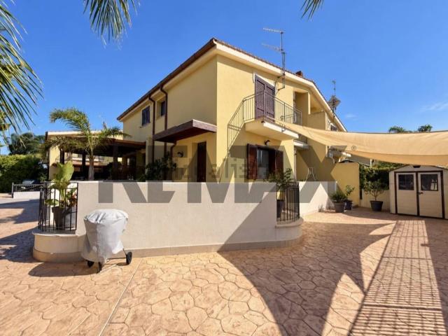 Villetta bifamiliare in vendita di 172 m² in Strada Marausa Salinagrande, 104