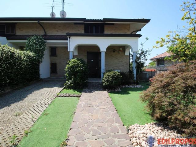Villetta bifamiliare in vendita di 172 m² in Via Monte Rosa