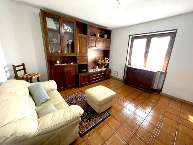 Villetta bifamiliare in vendita di 172 m² in Via Sottocolle, 24