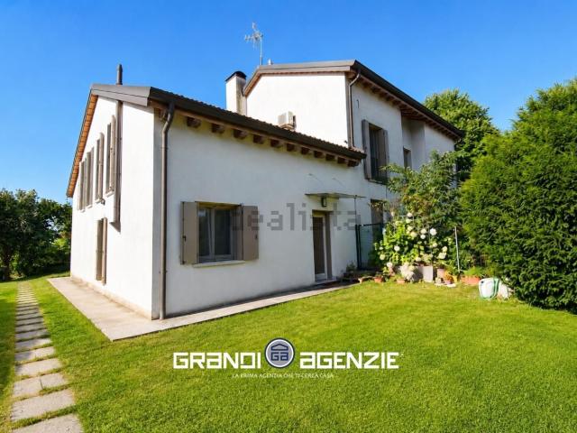 Villetta bifamiliare in vendita di 177 m² in Via Trieste