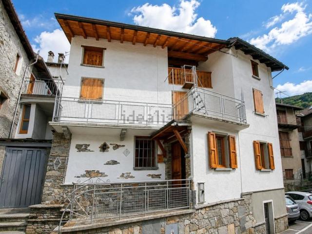 Villetta bifamiliare in vendita di 177 m² in Via Centrale, 12