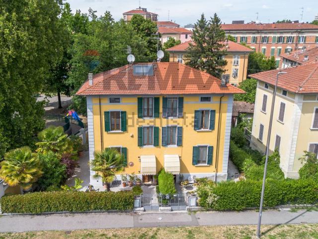 Villetta bifamiliare in vendita di 177 m² in Via IV Novembre, 35