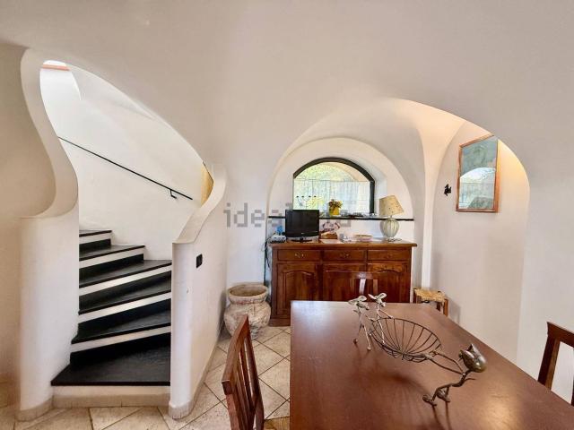 Villetta bifamiliare in vendita di 177 m² in Via San Bernardo, 10