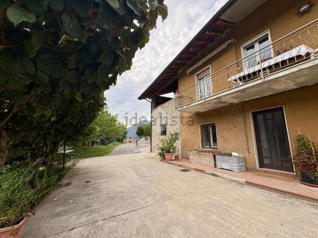Villetta bifamiliare in vendita di 177 m² in Via San Fermo, 42