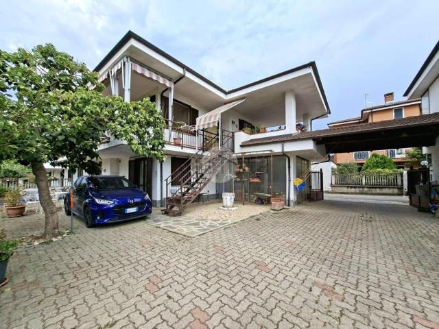 Villetta bifamiliare in vendita di 174 m² in Strada Falchetto, 59