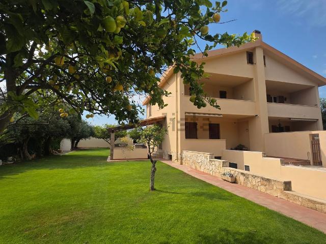 Villetta bifamiliare in vendita di 174 m² in Via Valenzia