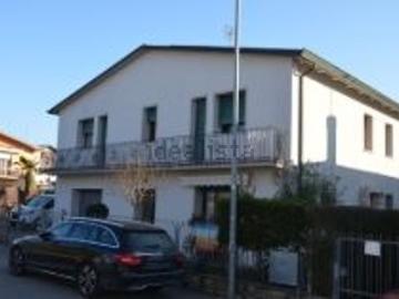 Villetta bifamiliare in vendita di 174 m² in Via Calabria, 2