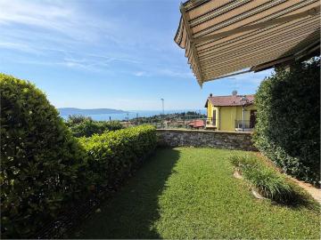 Villetta bifamiliare in vendita di 174 m² in Via Castello