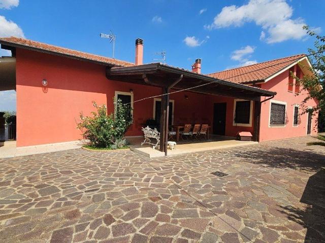 Villetta bifamiliare in vendita di 174 m² in Via Colle di Mezzo