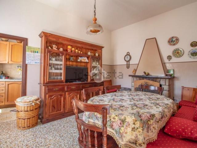Villetta bifamiliare in vendita di 174 m² in Via Lazio, 5