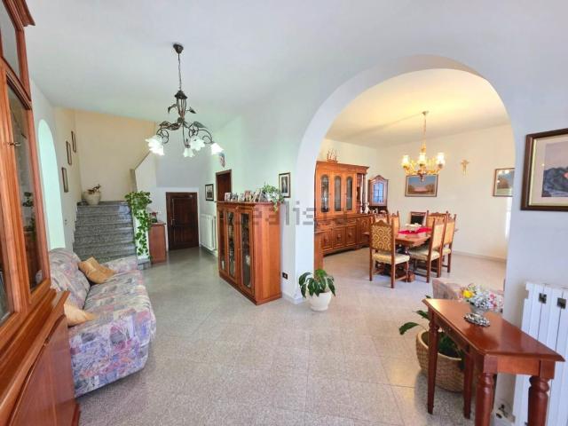 Villetta bifamiliare in vendita di 175 m² in Via Cerretti