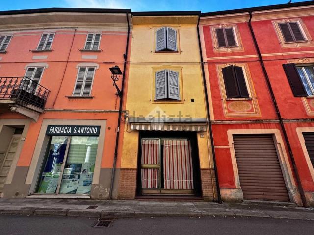 Villetta bifamiliare in vendita di 175 m² in Piazza Guido Picelli, 8