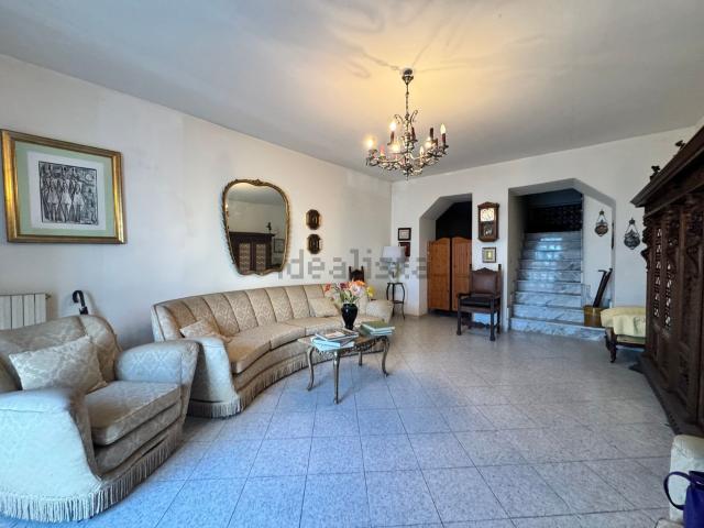 Villetta bifamiliare in vendita di 175 m² in Strada Statale 7