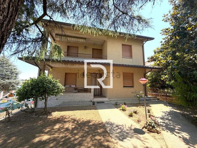 Villetta bifamiliare in vendita di 175 m² in Via Cellaimo, 2666