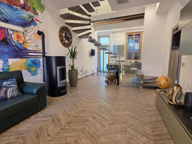 Villetta bifamiliare in vendita di 175 m² in Via Dante Alighieri, 33