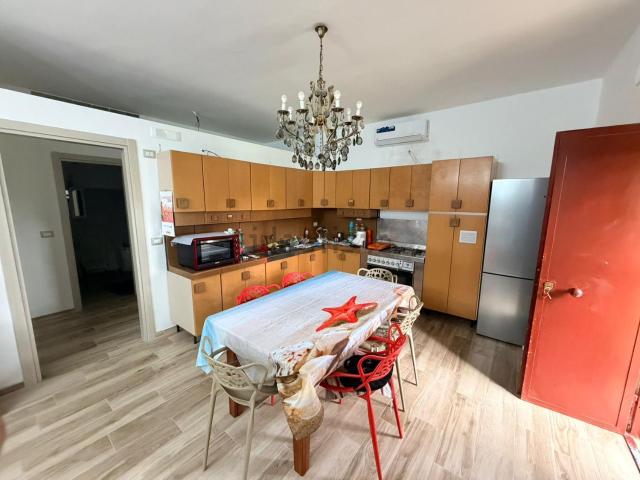Villetta bifamiliare in vendita di 175 m² in Via di Valle Luna, 11