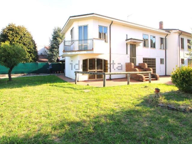 Villetta bifamiliare in vendita di 175 m² in Via Giuseppe Verdi, 28