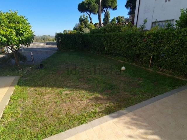 Villetta bifamiliare in vendita di 175 m² in Via Michele Rosi